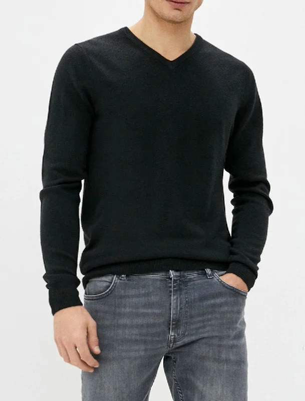 Silvo Soft Cashmillon V Neck Jumper In Black - Kensington Eastside